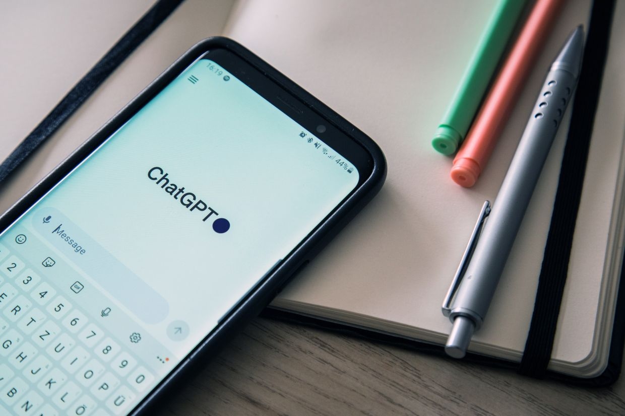 AI is replacing search engines as a shopping guide, research suggests