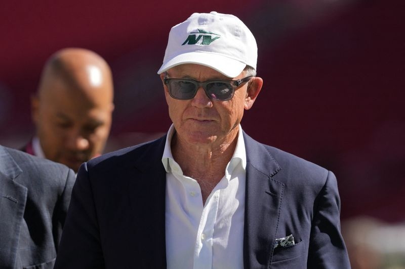 Soccer-New York Jets co-owner Johnson completes purchase of stake in Palace