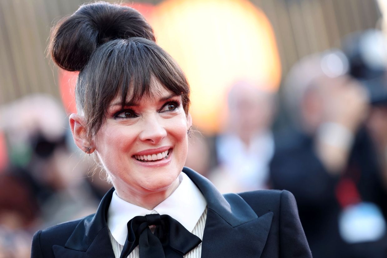 Actress Winona Ryder claims director threatened to 'destroy her life'