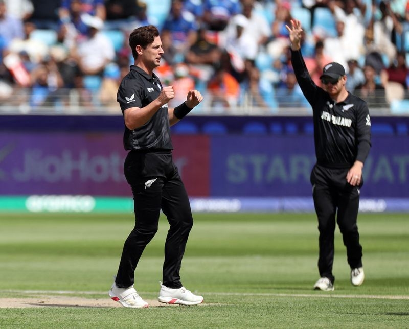 Cricket-Henry guides New Zealand to T20 Tri-Series win over S Africa
