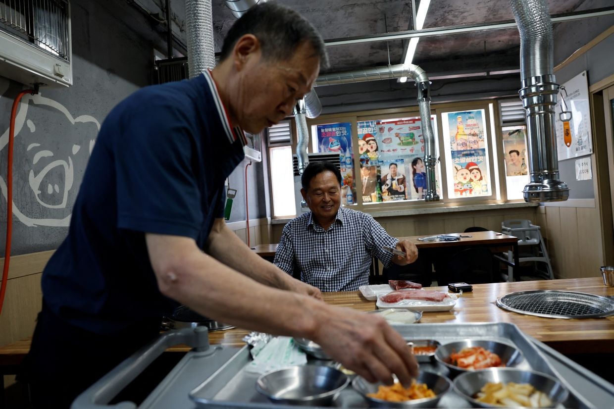 More jobless college grads than middle school grads in South Korea for the first time