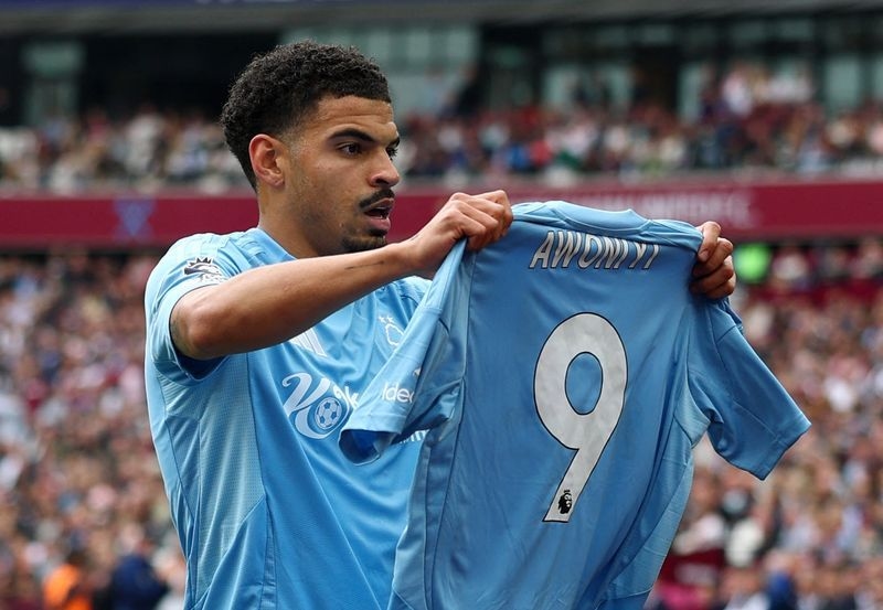 Soccer-Midfielder Gibbs-White pens new Forest deal to 2028