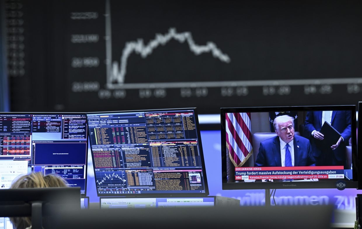 European stocks gain, euro dips after US-EU strike trade deal