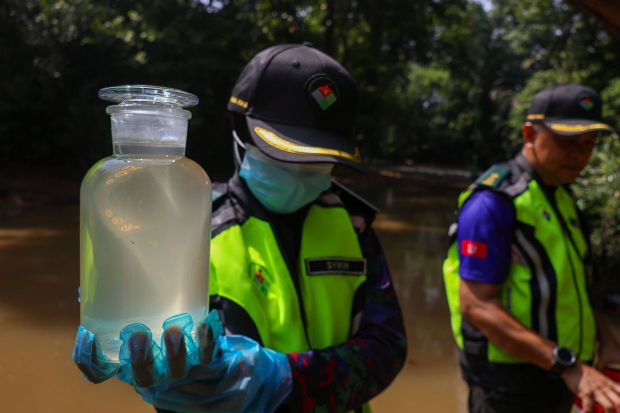 Water samples from Kelantan's Sg Ketil sent for analysis after mass fish deaths
