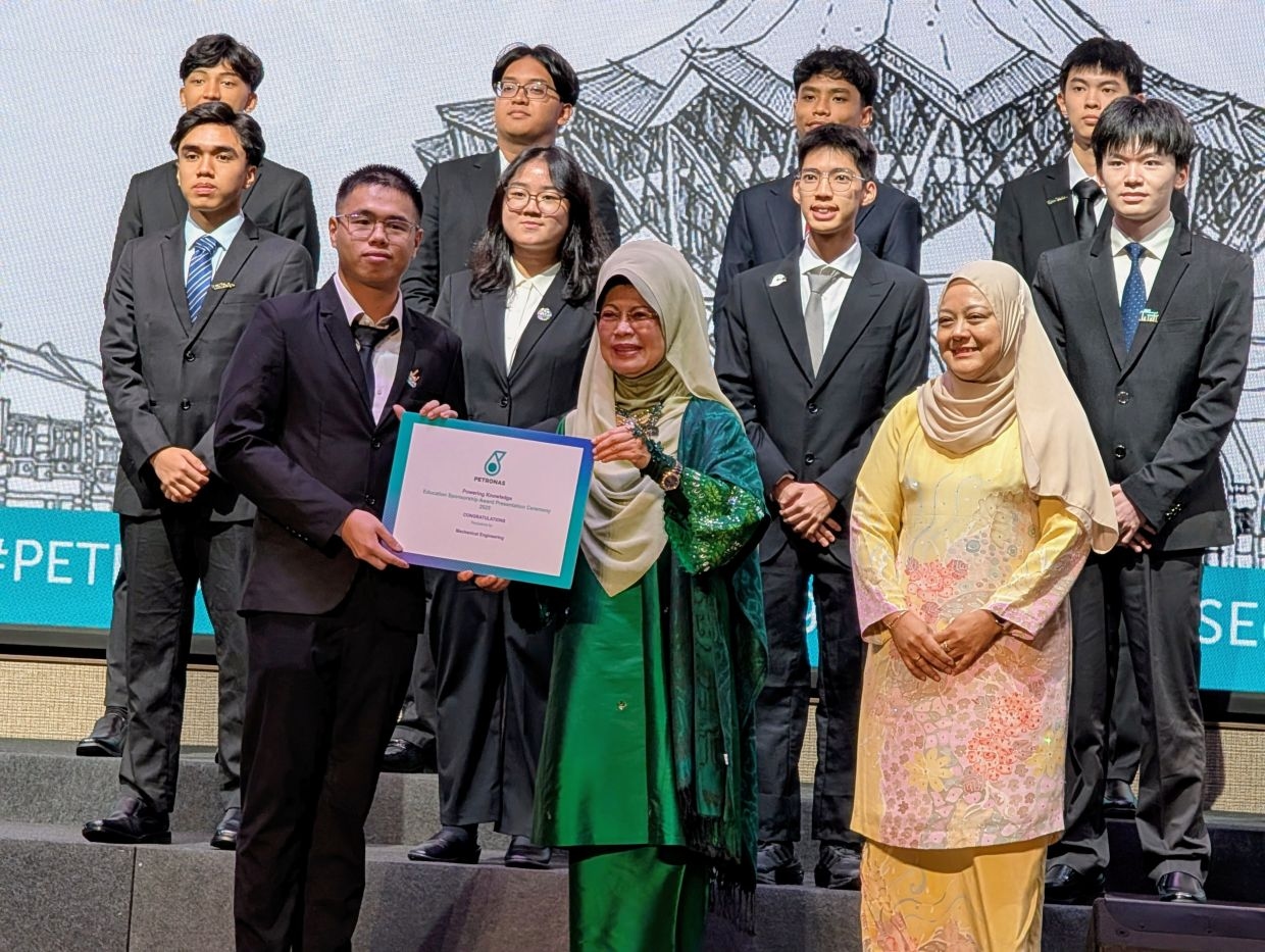110 S'wak students get PETRONAS sponsorship for tertiary studies