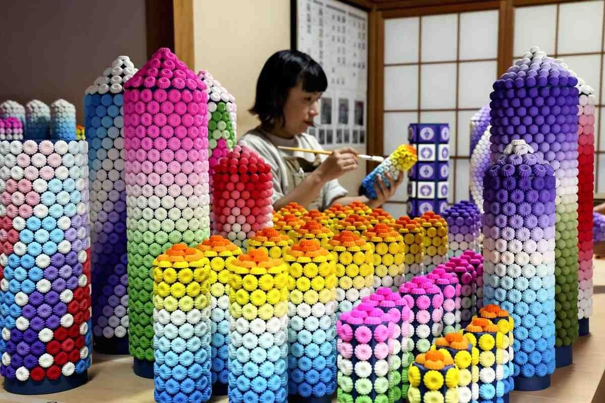 Japanese traditional confectionery in peak production ahead of Bon holidays; Colourful offering to spirits of ancestors