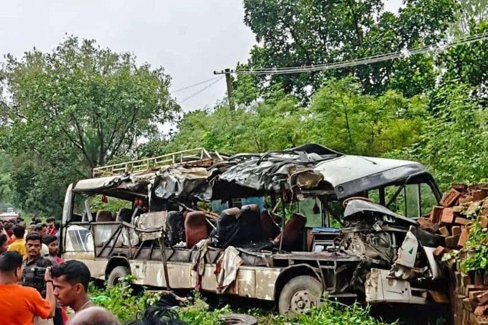 India road crash kills 18 Hindu pilgrims