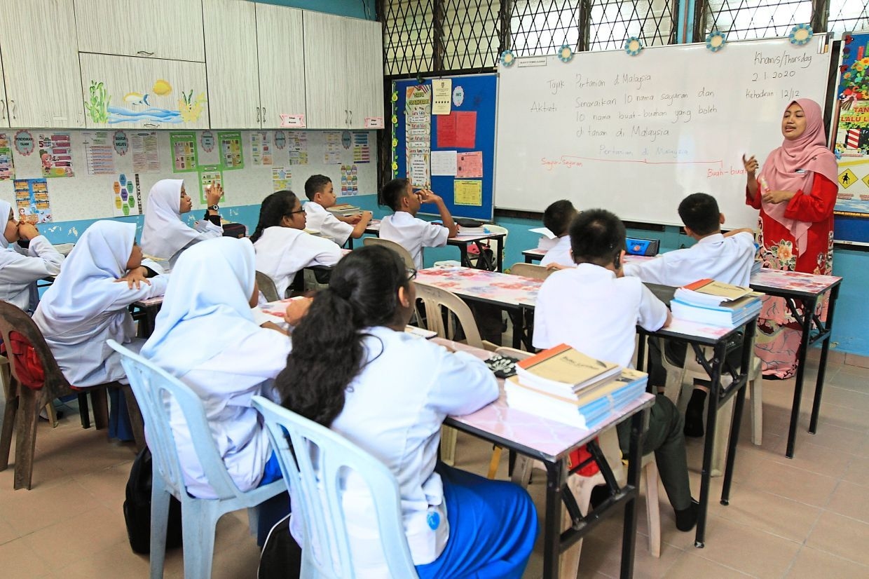 Amendments to the Education Act passed, secondary school education now compulsory