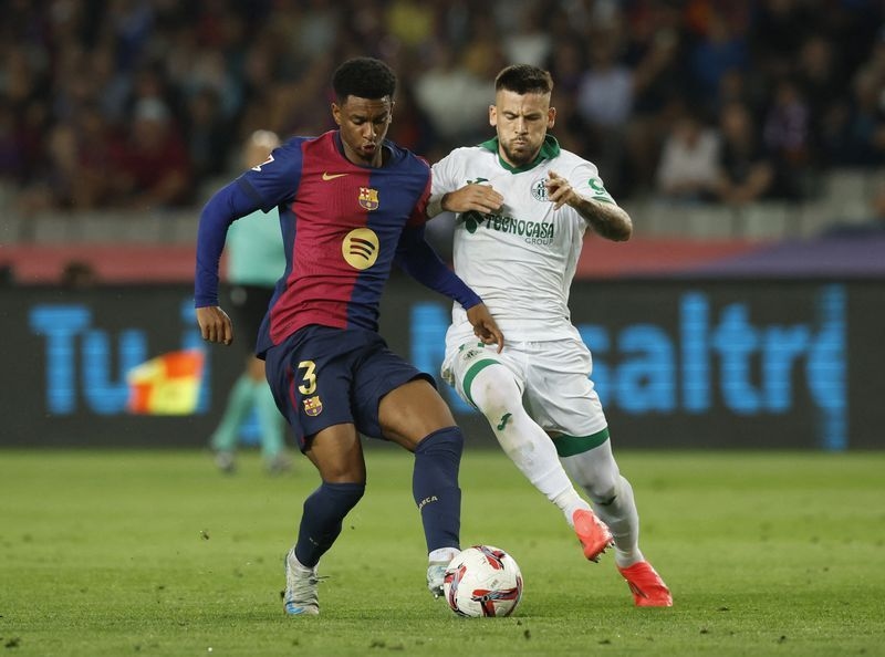 Soccer-Injury blow for Aris as Perez ruled out following dog bite