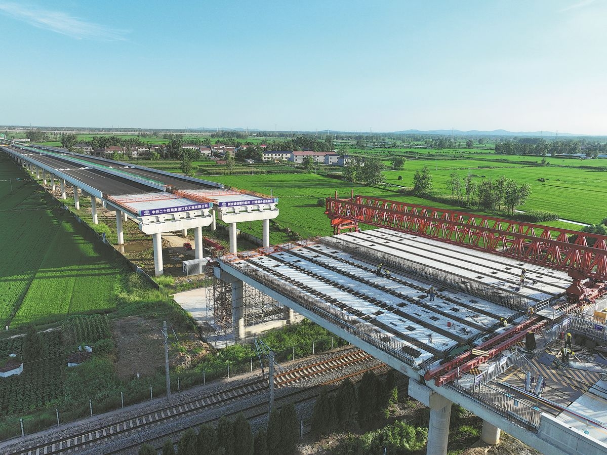 China's high-speed rail brings global partners, cities closer together
