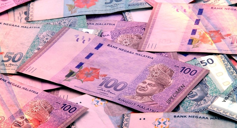 Experts: Be wise with extra cash