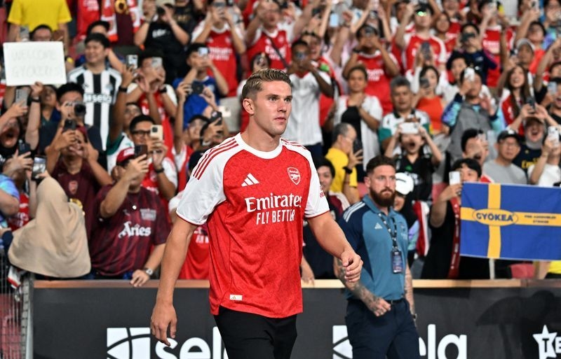 Soccer-Gyokeres plays down Henry comparisons after taking Arsenal number 14 shirt
