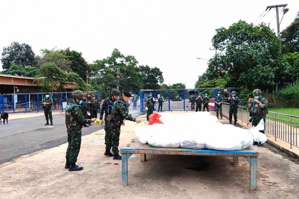 Cambodia urges Thailand to return soldiers taken in border clashes