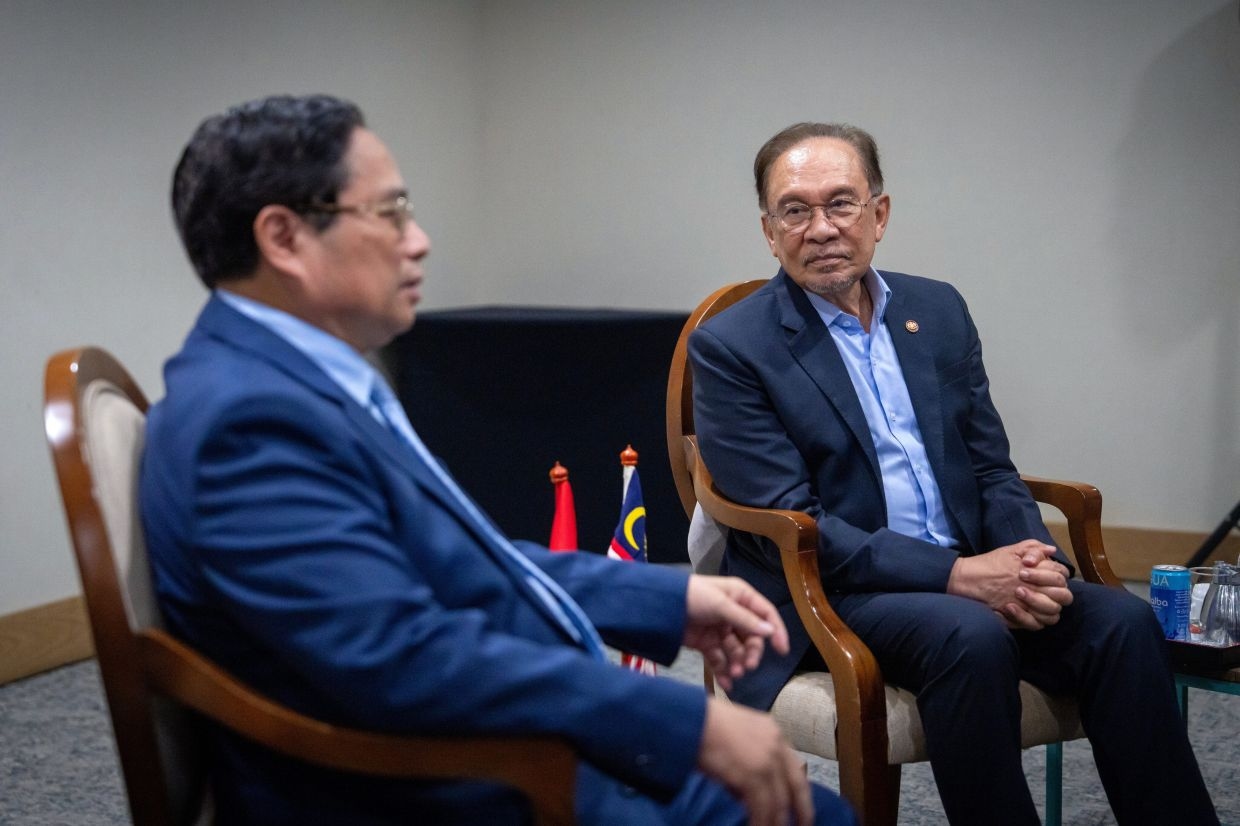 Vietnam, Malaysia Prime Ministers discuss regional and bilateral issues in phone call