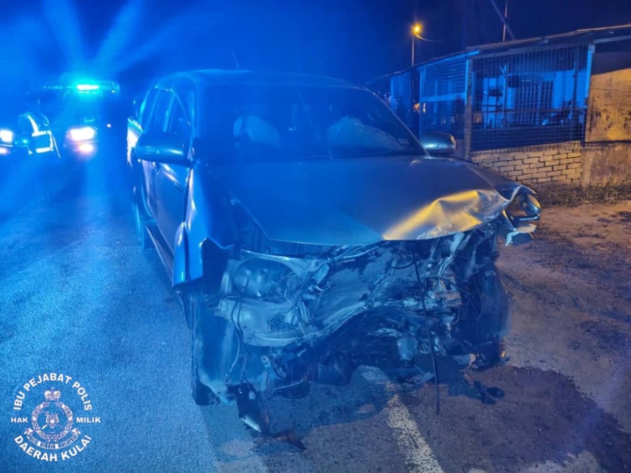 Man killed after crashing car into 4WD making a turn near Kulai