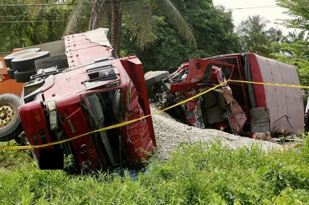 Audience moved to tears by tribute to FRU crash victims