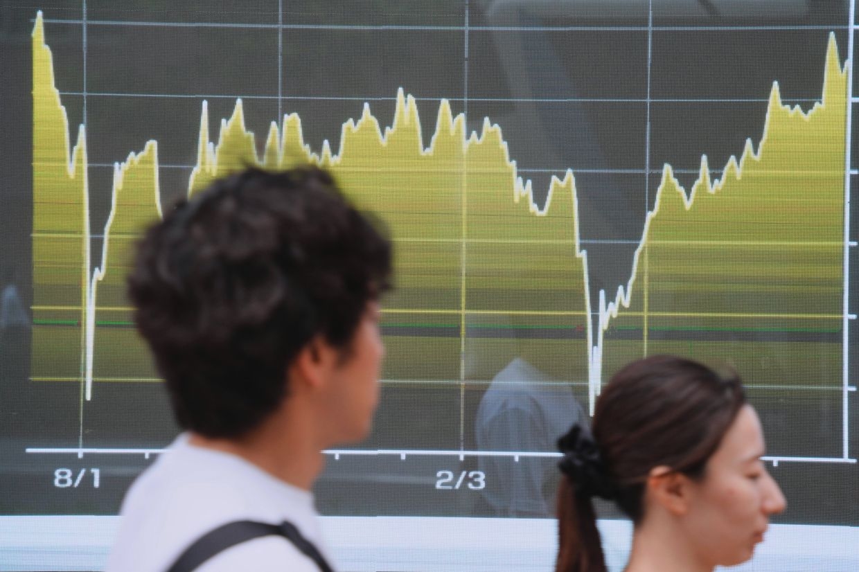 Stocks struggle as Trump unveils new tariff sweep