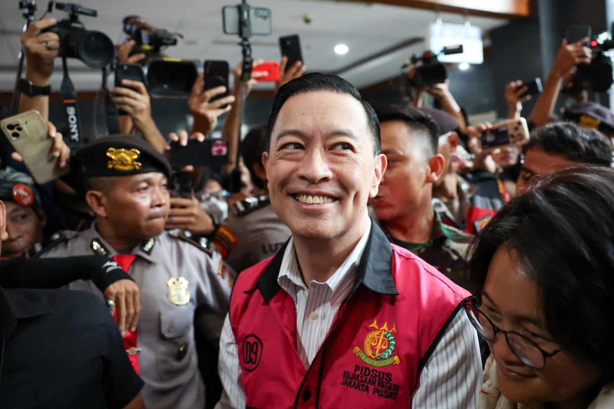 Prabowo's political rivals among over 1,000 granted clemency