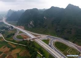 Vietnamese PM calls for completion of 3,000 km of expressways by end-2025