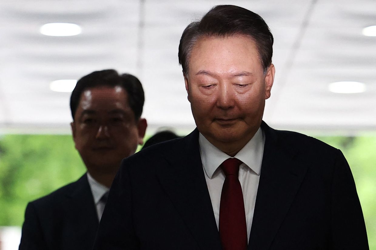 South Korea's former President strongly resists special counsel's attempt to arrest him for questioning