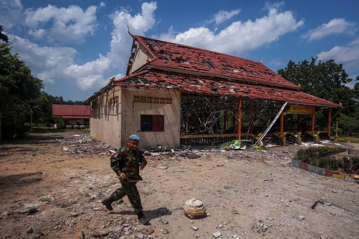 Thailand returns two wounded soldiers to Cambodia but continues to hold 18 of their comrades