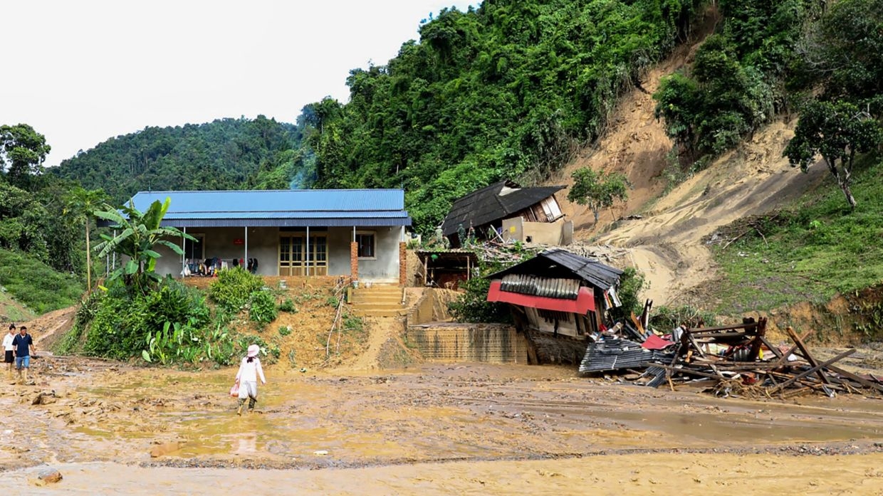 Weather havoc in Vietnam - Flash floods kill three in mountainous north, nine more people missing