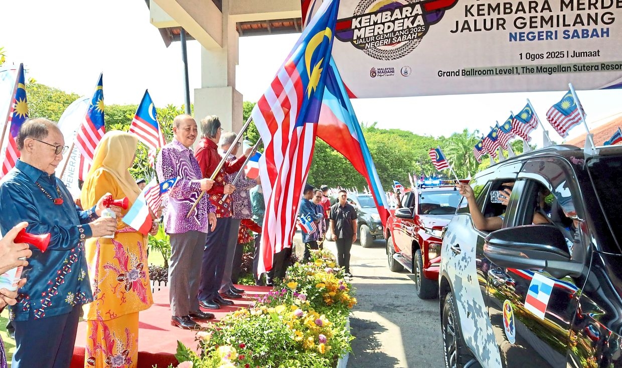 State leaders: Fly the Jalur Gemilang with pride