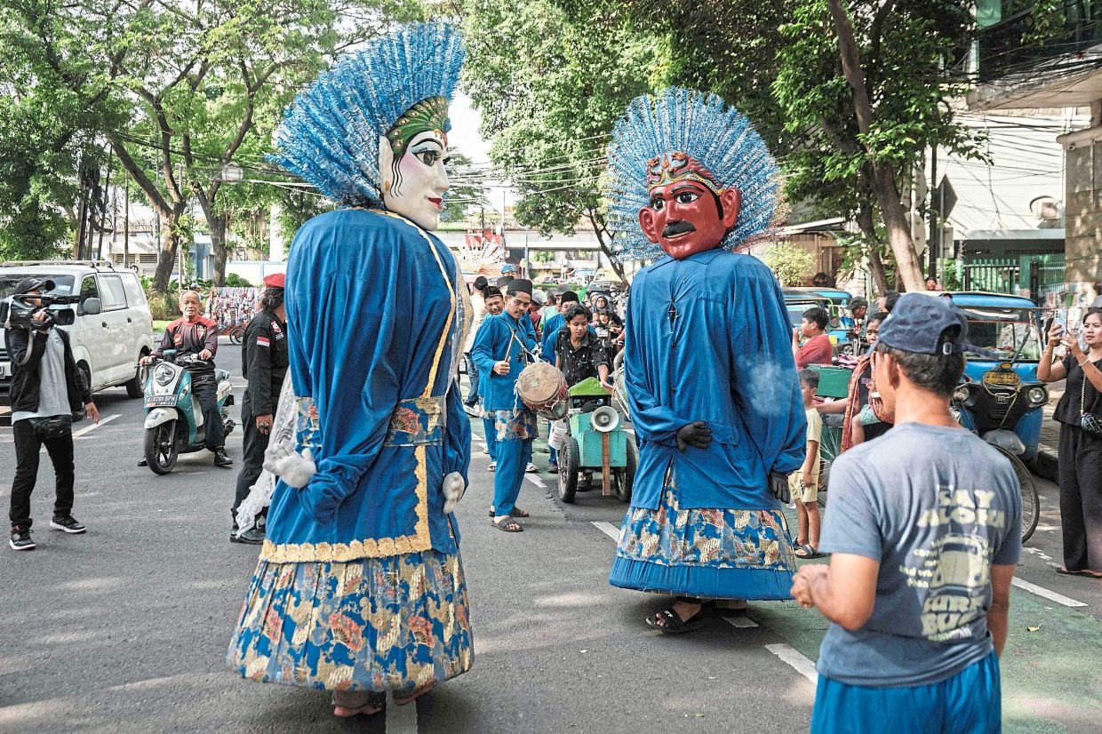 Traditional puppet ban in Indonesian capital threatens buskers