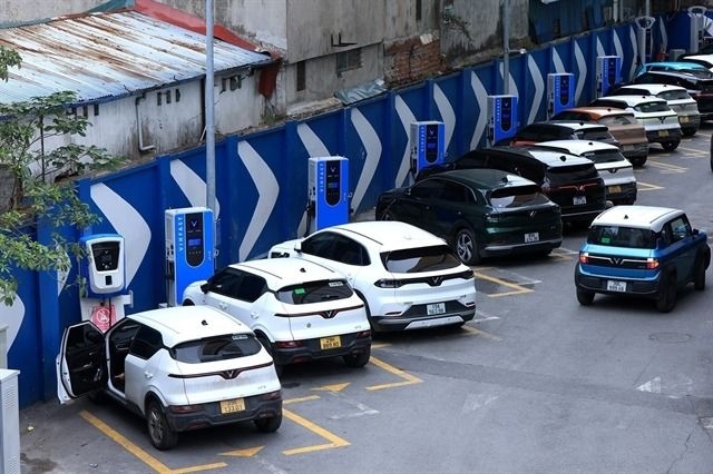 Hanoi considers installing EV charging stations at parking lots