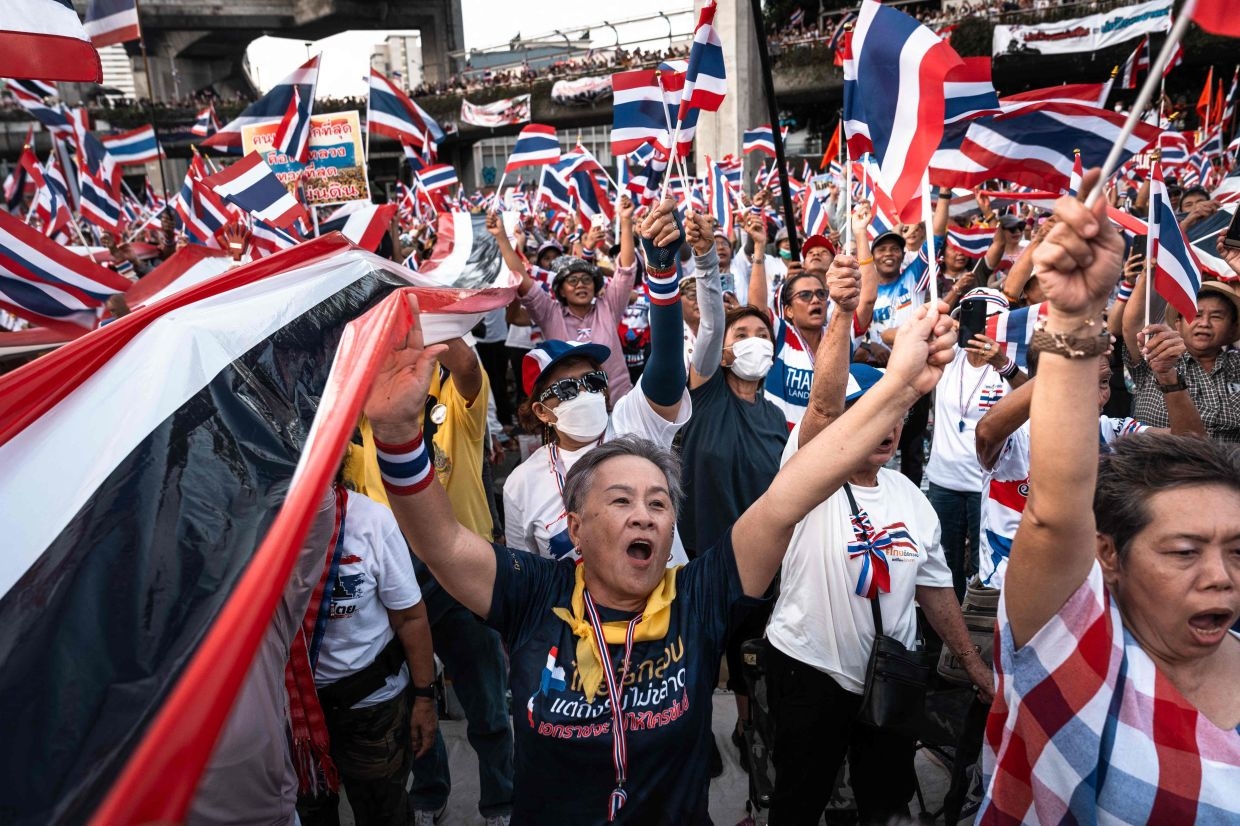Protesters in Bangkok demand resignation of court-suspended prime minister following deadly conflict