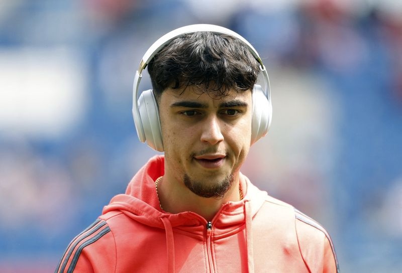 Soccer-Bayern's Pavlovic suffers eye socket fracture