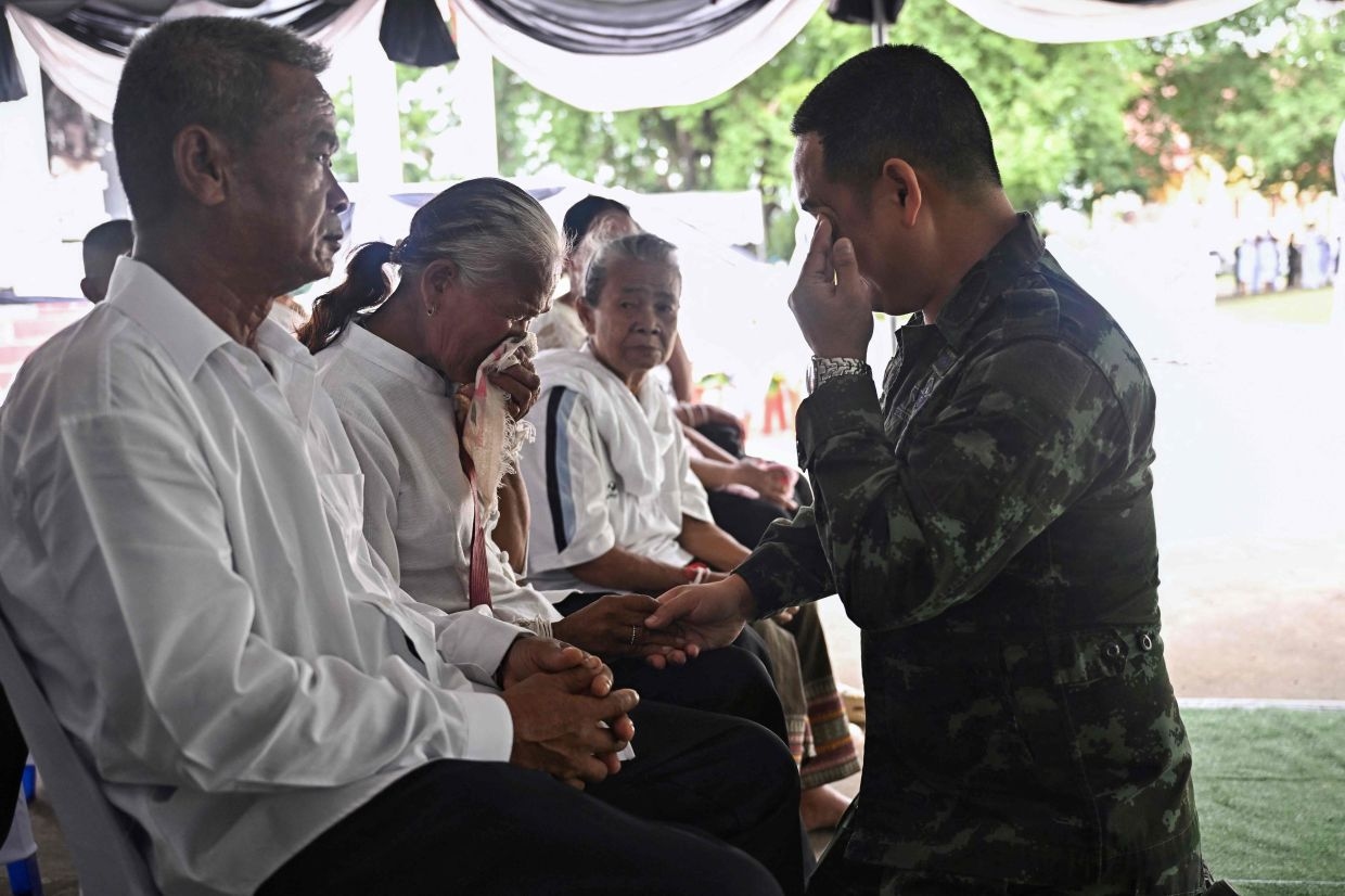 Thailand's political index drops to 3.86 amid border tensions, floods