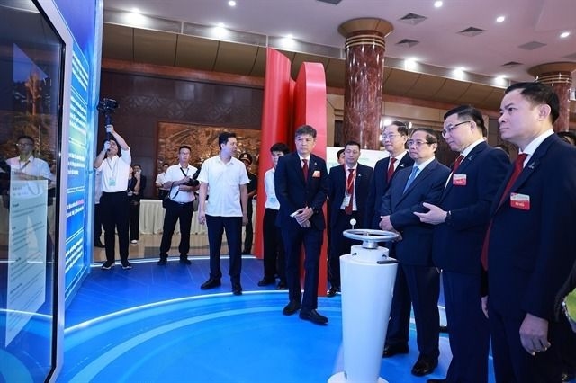Vietnamese PM Chinh urges Petrovietnam to strive for regional top five ranking