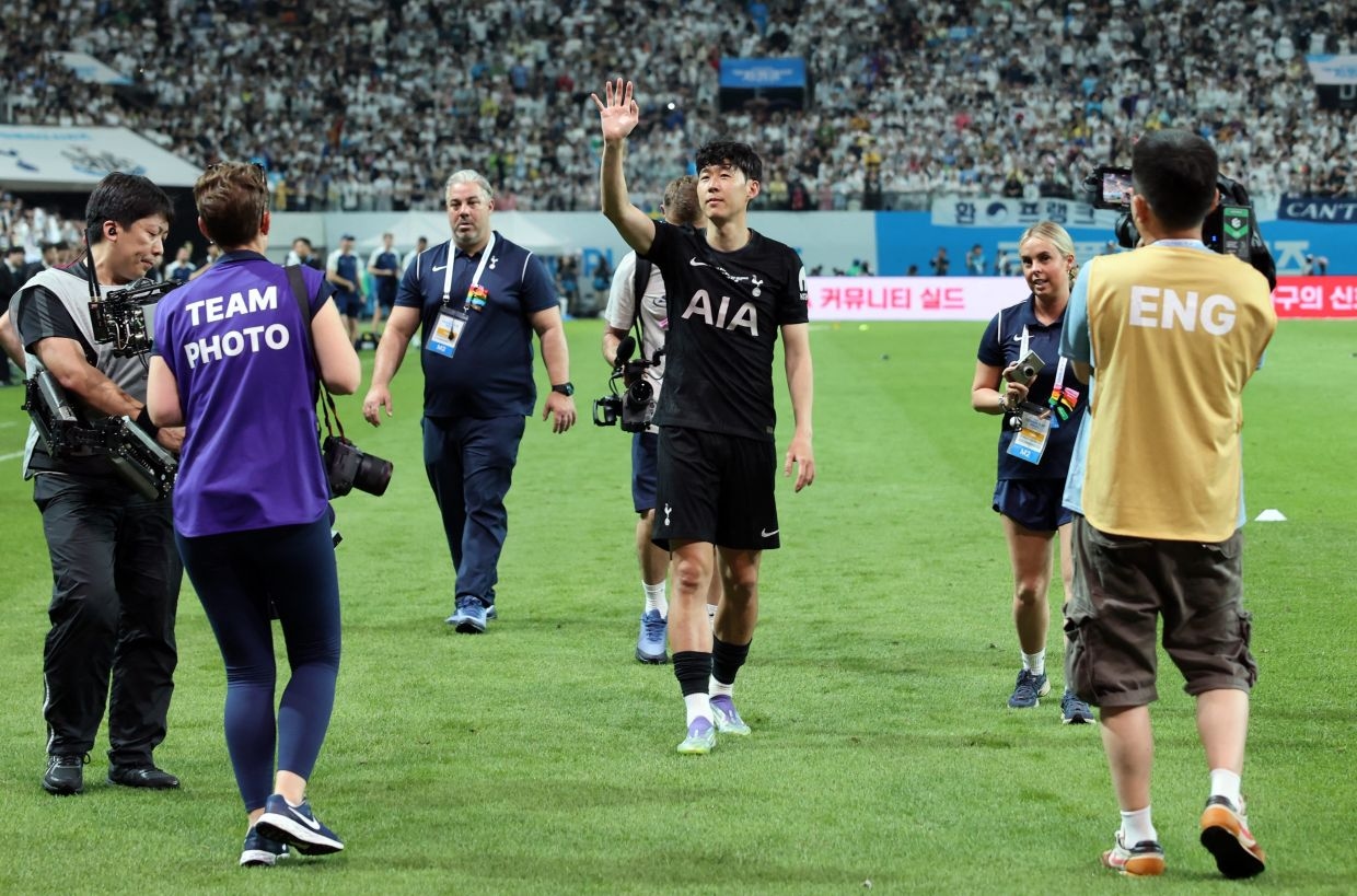 South Korean favourite football Son bids tearful farewell to Spurs fans after Seoul showdown