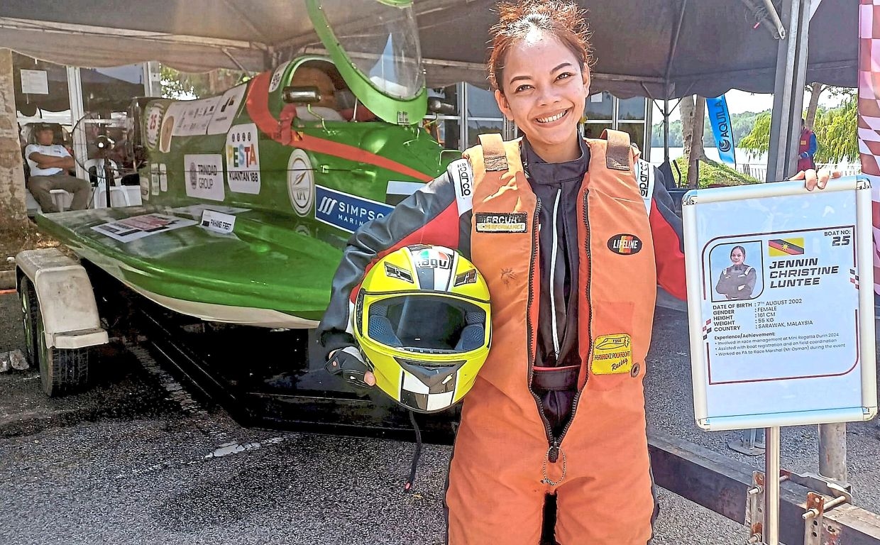 Woman teacher making waves in powerboat racing