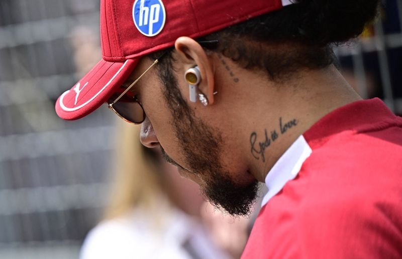 Motor racing-Hamilton still down after difficult Hungarian weekend