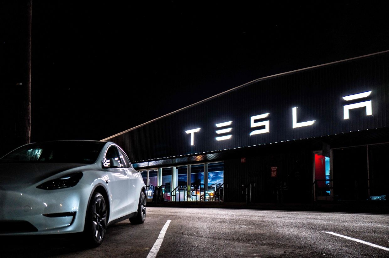 Jury orders Tesla to pay over US$200mil for fatal 'Autopilot' crash