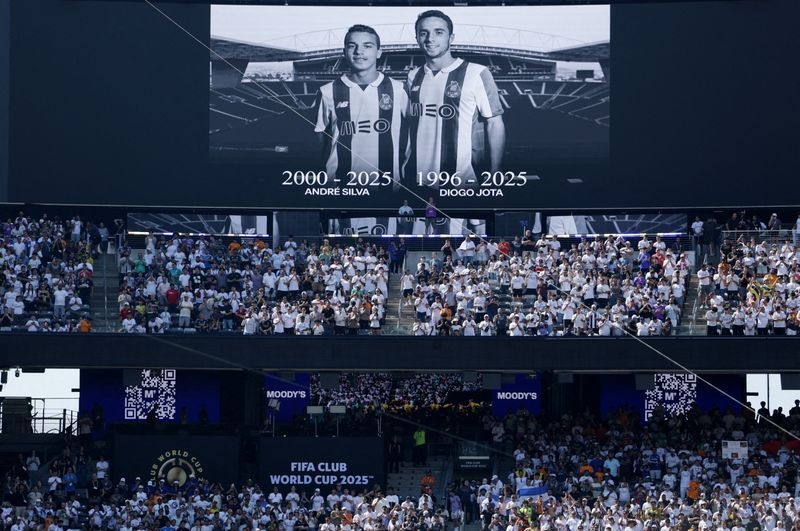 Soccer-Gondomar, boyhood club of Jota and Silva, honour brothers with new kit