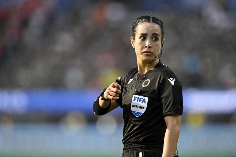 Soccer-FIFA's Infantino offers support to female referee Garcia over death threats