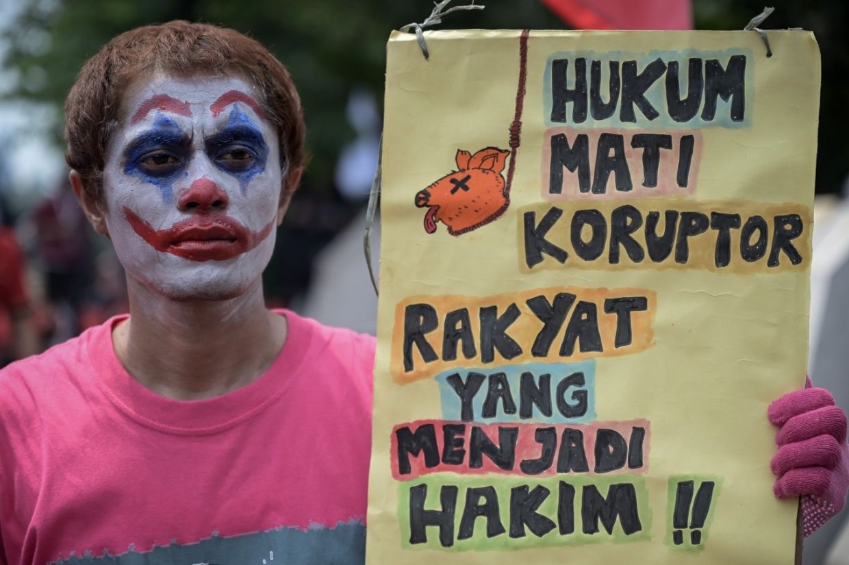 18-month jail sentence for sandals thief sparks corruption debate in Indonesia