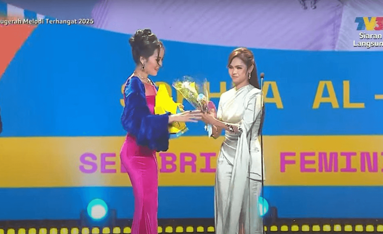 Actress Bella Astillah had to present award to ex-husband's rumoured fling