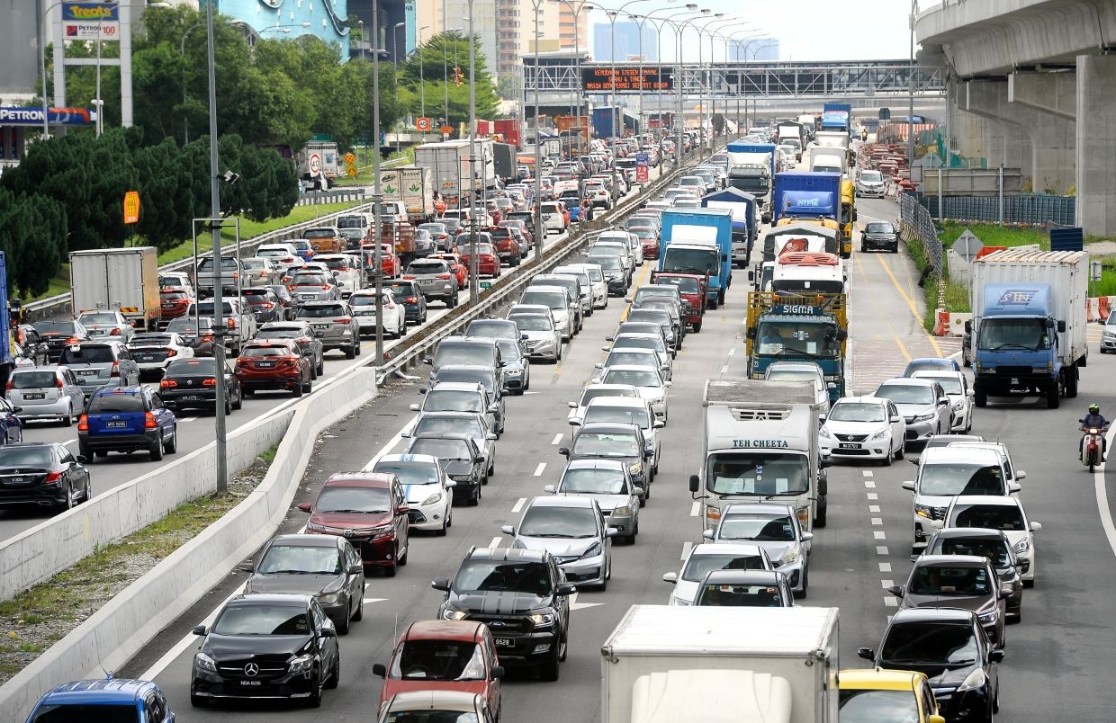 Highway operators to negotiate terms with gateless toll providers at no cost to govt, says Ahmad Maslan