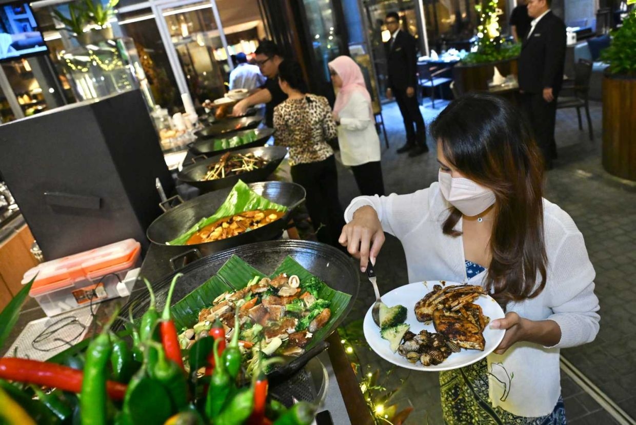 How to eat well at a buffet without overeating