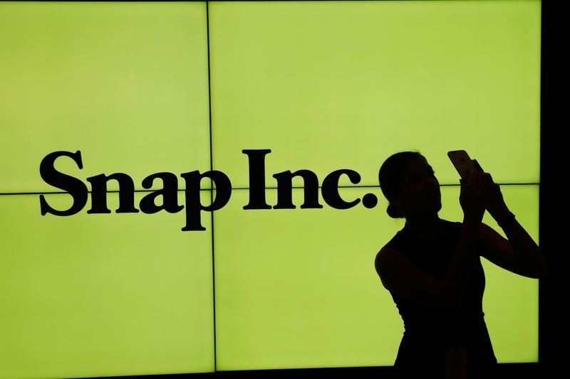 Snap sinks as ad glitch, fierce competition stall growth
