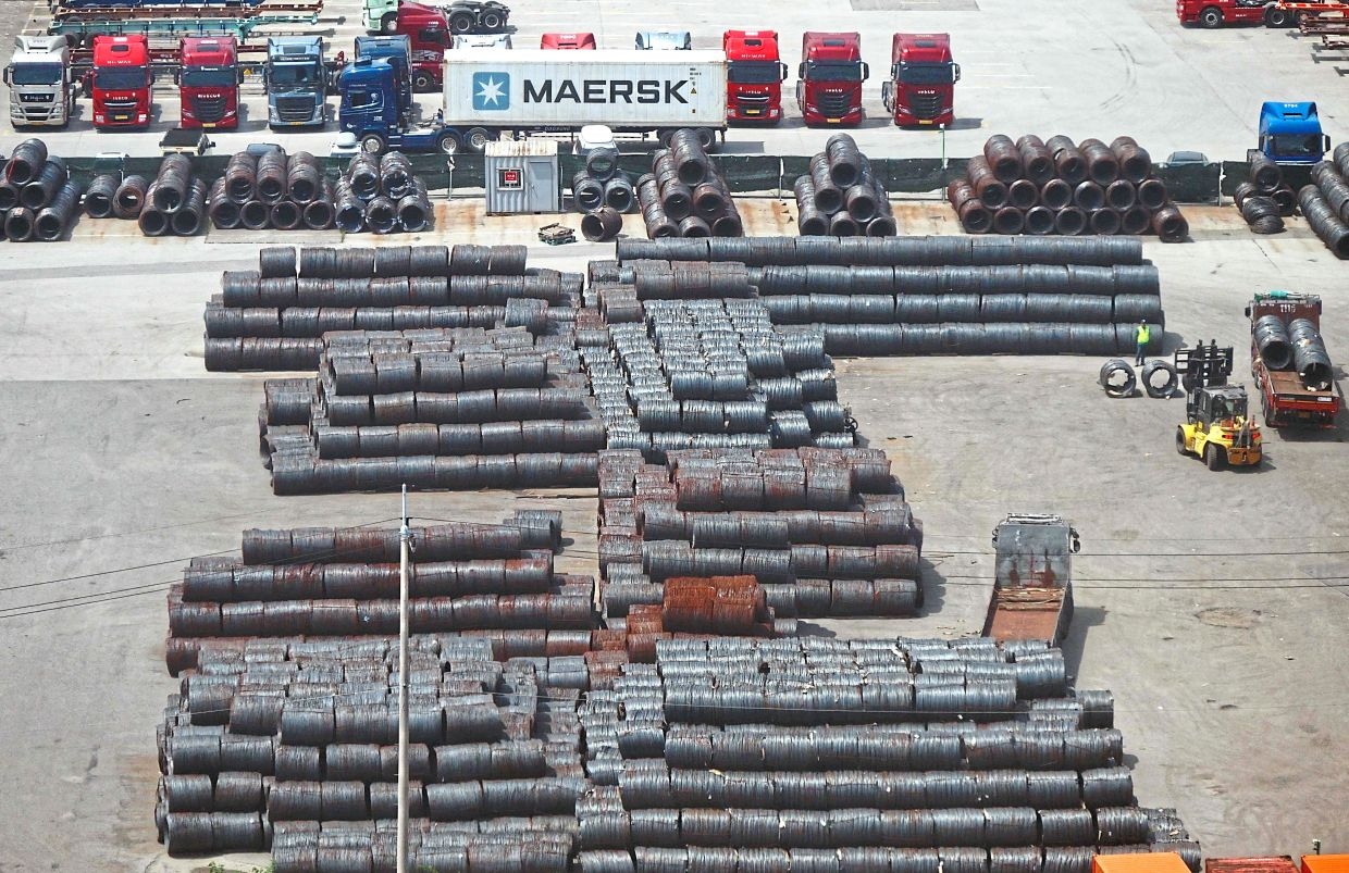 Seoul proposes law to protect steel industry