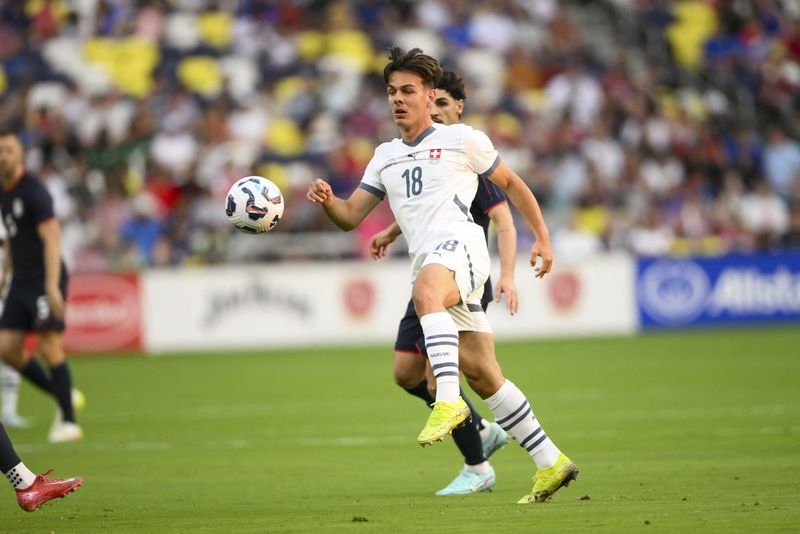 Soccer-Milan sign Swiss midfielder Jashari from Club Brugge