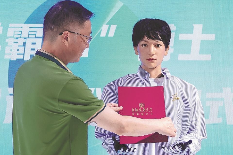 Humanoid robot enrols in doctoral drama programme in China