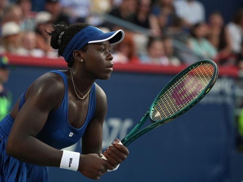 Tennis-Teen Mboko upsets Rybakina to book Canadian Open final with Osaka; Zverev falls
