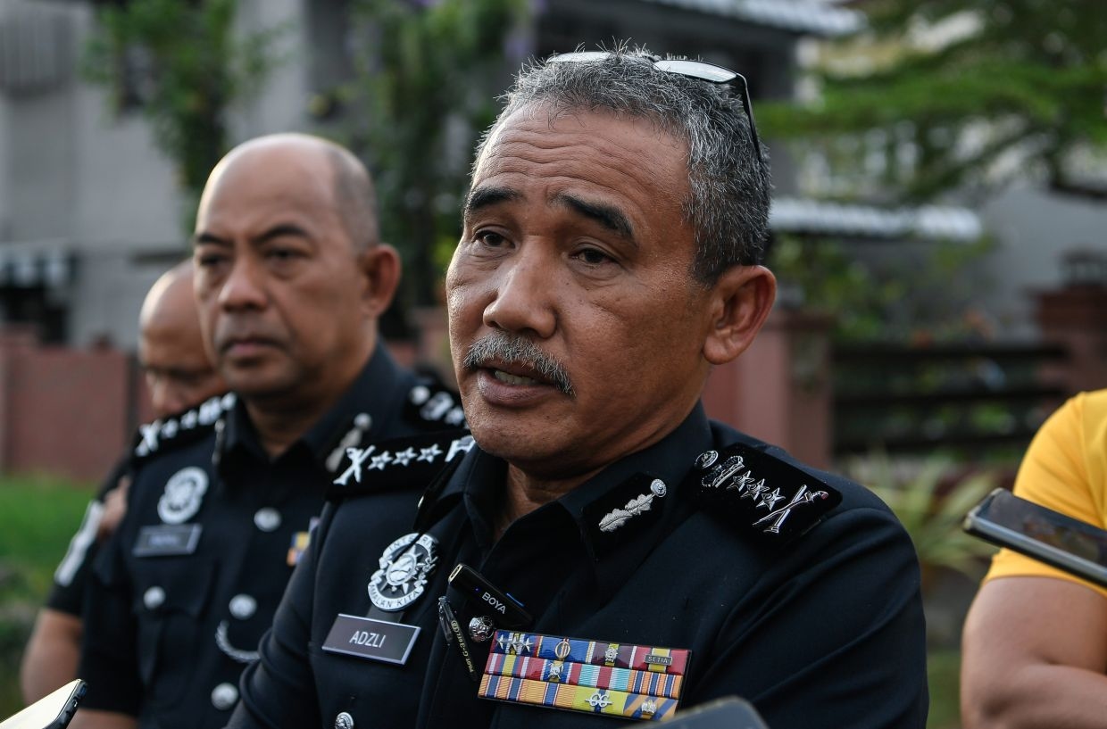 Policeman dies after being hit by fleeing burglars' SUV