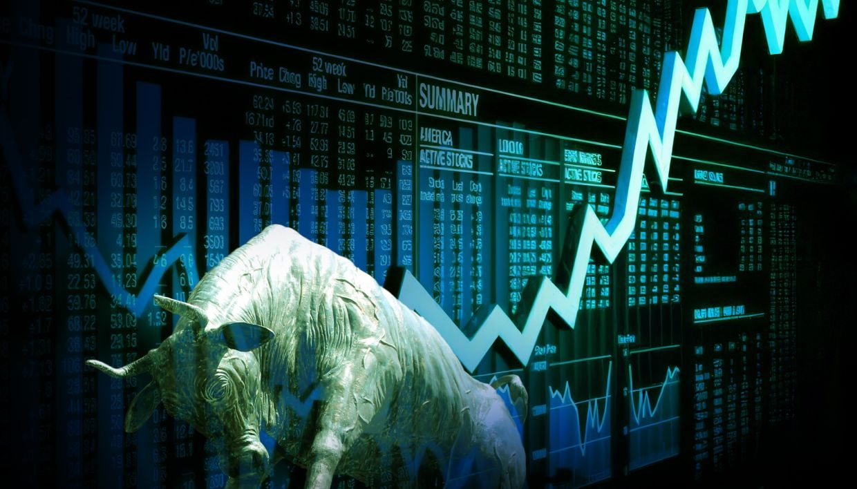 KLCI edges higher at midday on selective buying in heavyweights